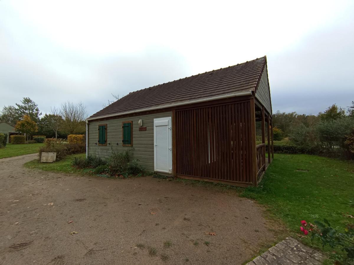 Les Maisonnettes Du Lac - Base De Loisirs Lavare מראה חיצוני תמונה